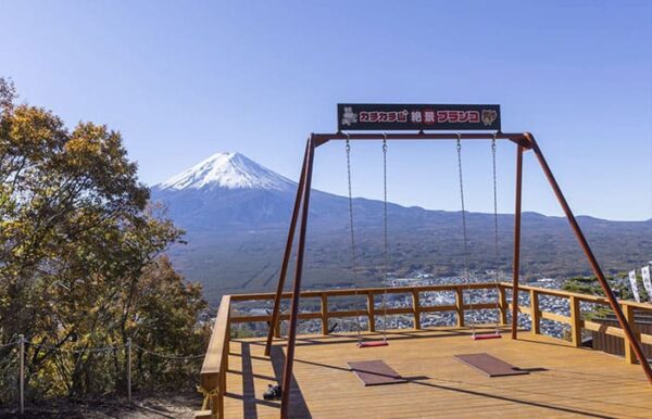 カチカチ山絶景ブランコ 河口湖 富士山パノラマロープウェイ
