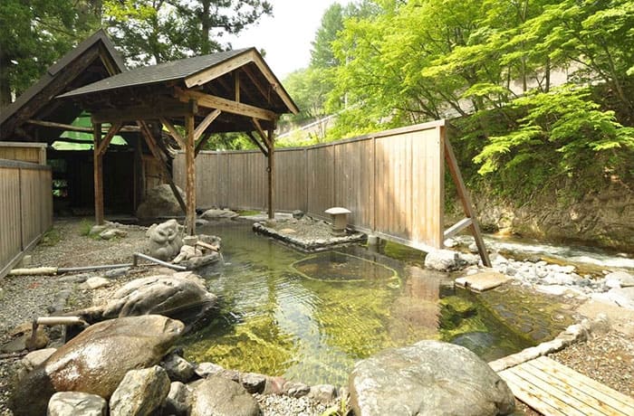 群馬 みなかみ町 源泉掛流し 湯めぐり 温泉テーマパーク 龍洞 貸切露天風呂 川龍