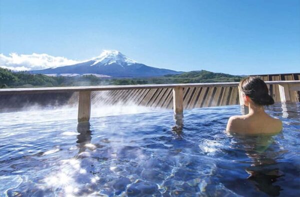 山梨 富士吉田市 富士山温泉 ホテル鐘山苑 展望露天風呂