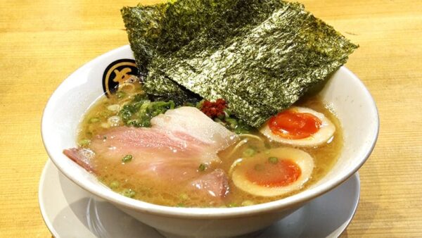 京都 燻とん あくた川 味玉ラーメン