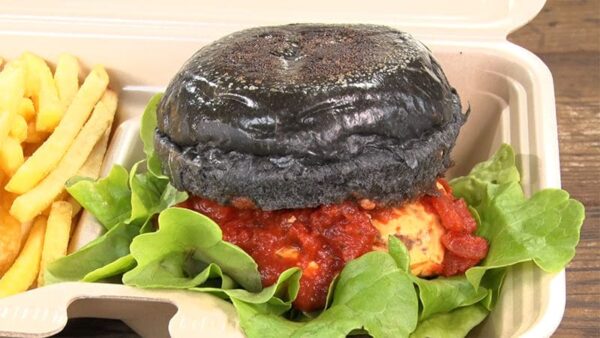 鹿児島市 にくと、パン。 黒毛和牛ハンバーガー トマチー黒バンズ