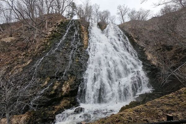 北海道 知床 ウトロ オシンコシンの滝