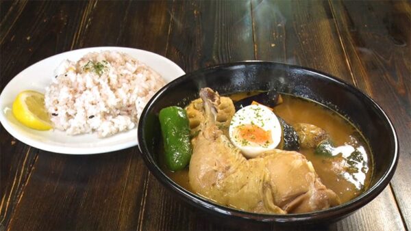 北海道 旭川市 スープカリのお店 香屋 骨付きチキン＆ベジータ