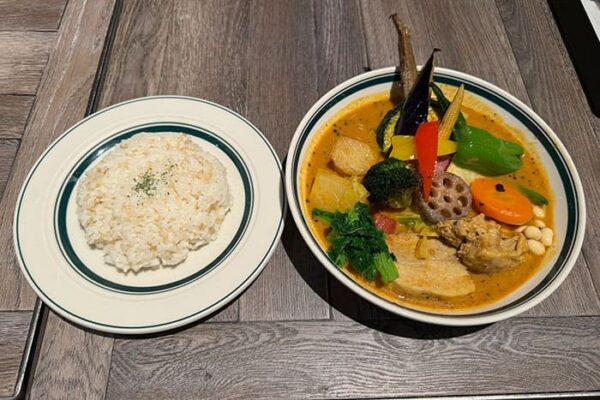 スープカレー専門店 Rojiura Curry SAMURAI. グランフロント大阪 路地裏カリー サムライ 豚角煮と一日分の野菜20品目