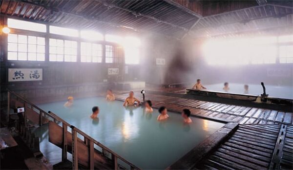 青森 酸ヶ湯温泉旅館 ヒバ千人風呂