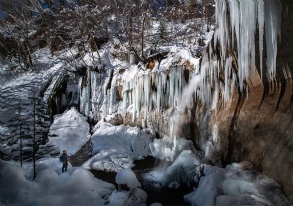 北海道 支笏湖 オーシャンデイズ 氷の宮殿 七条大滝 スノートレッキングツアー