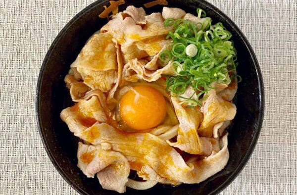 ラヴィット LOVEit ラビット ロコディ うどん 自家製さぬきうどんと肉 新橋甚三 肉たまぶっかけRED 冷