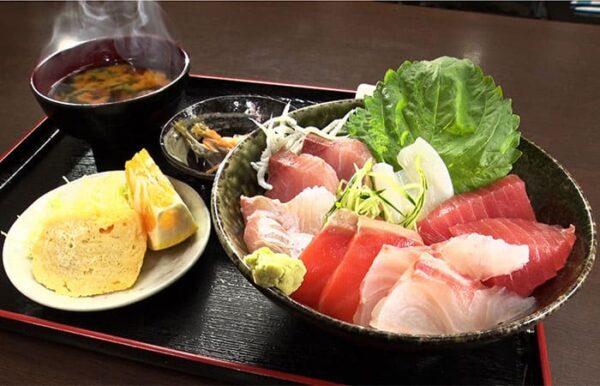 愛知県 南知多 豊浜漁港 魚ひろば 市場食堂 海鮮丼