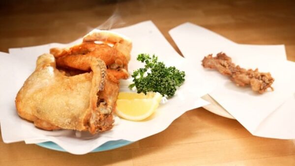 東京 蒲田 鳥から揚げ うえ山 鶏の半身揚げ ムネ・モモセット 首 骨付きせせり