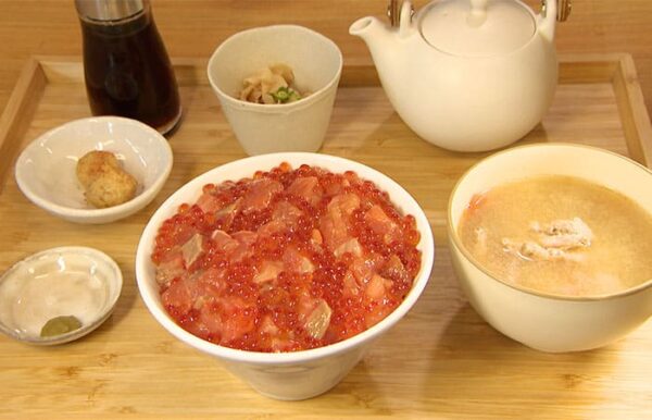 北海道 知床 斜里町 ウトロ 圓子水産 鮭といくらの知床漬け丼