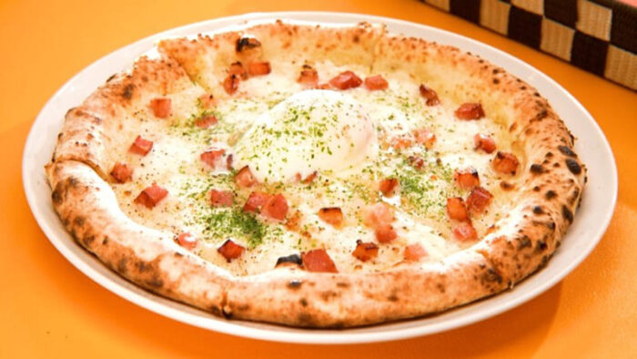 東京 八王子市 高尾山 イタリアン FuMoToYA ふもとや もっちりとろろピッツァ 炭焼き職人風