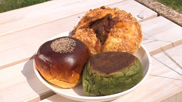 京都市 左京区 下鴨 マリーフランス 北山店 小倉あんパン よもぎあんパン 焼きチーズカレーパン