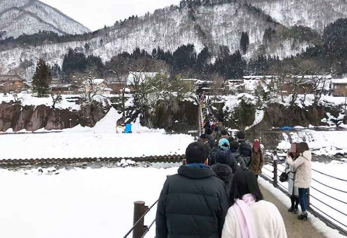 白川郷 であい橋 渋滞