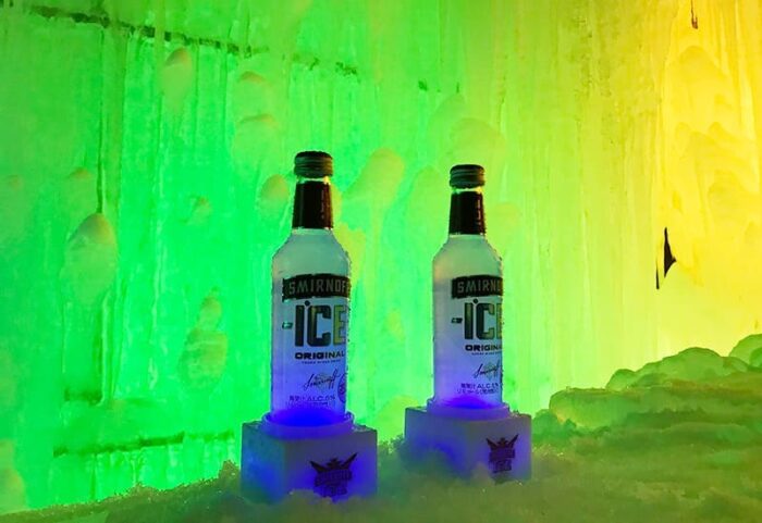 奥飛騨温泉郷 タルマかねこおり ライトアップ 氷のバー スミノフ ホットワイン