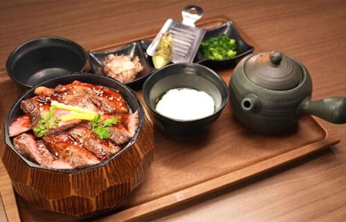 箱根 茶屋本陣 畔屋 cafe KOMON ​湖紋 国産牛のひつまぶし