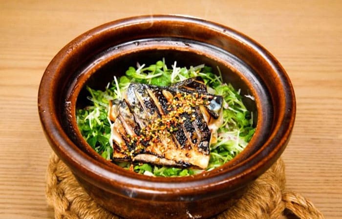 五反田 酒肴あおもん トロ鯖と酒盗バターの土鍋ご飯
