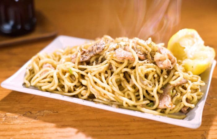 蒲田 もつ焼き いとや 黒胡椒レモンそば