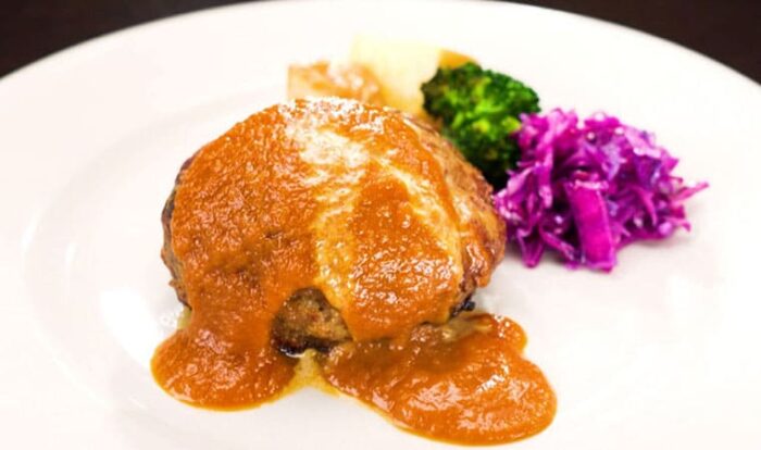 静岡県 伊東市 伊豆高原 奏の森リゾート STEAK HOUSE AGED AGED手ごねハンバーグ 自家製ベジソース掛け